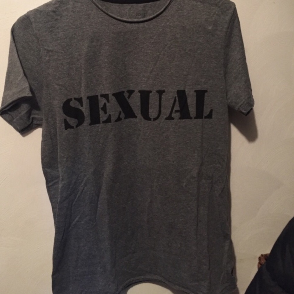 Kittenish tee